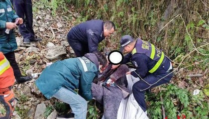 一家三口驾车返江苏务工遇堵车，丈夫下车方便离奇失踪！10小时后在高速路桥下找到他